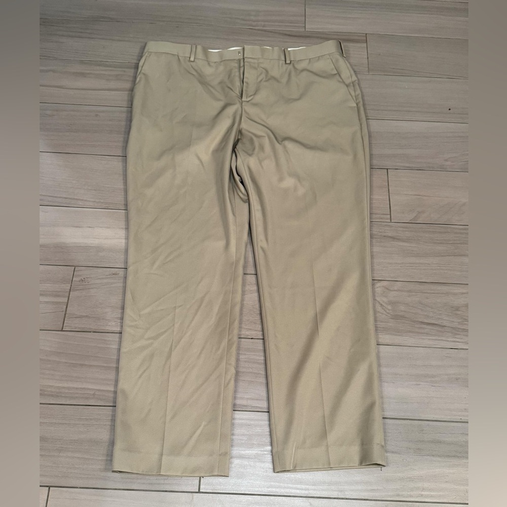 Perry Ellis Men's Tan khaki Pants 40x32 with pockets MISSING 1 back button